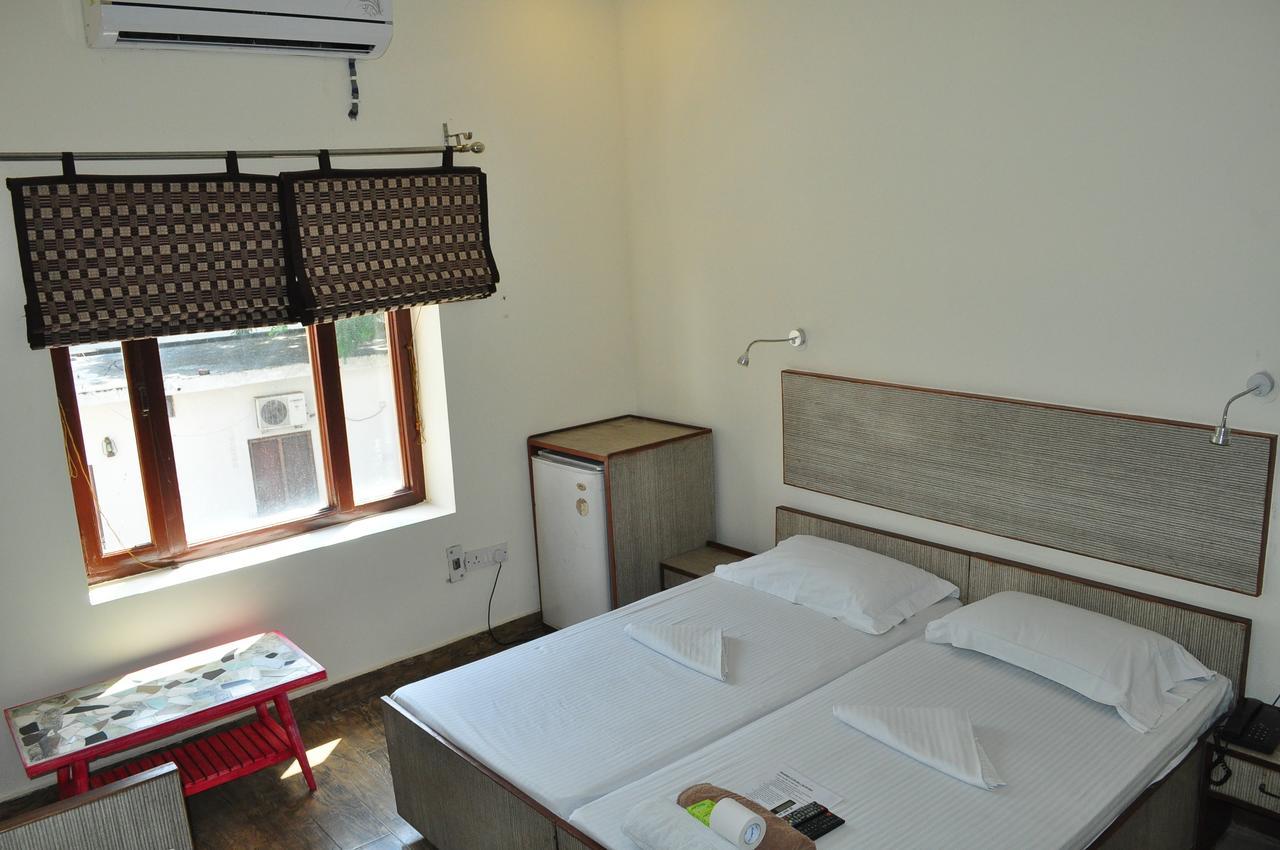Hotel Kabli New Delhi Exterior photo