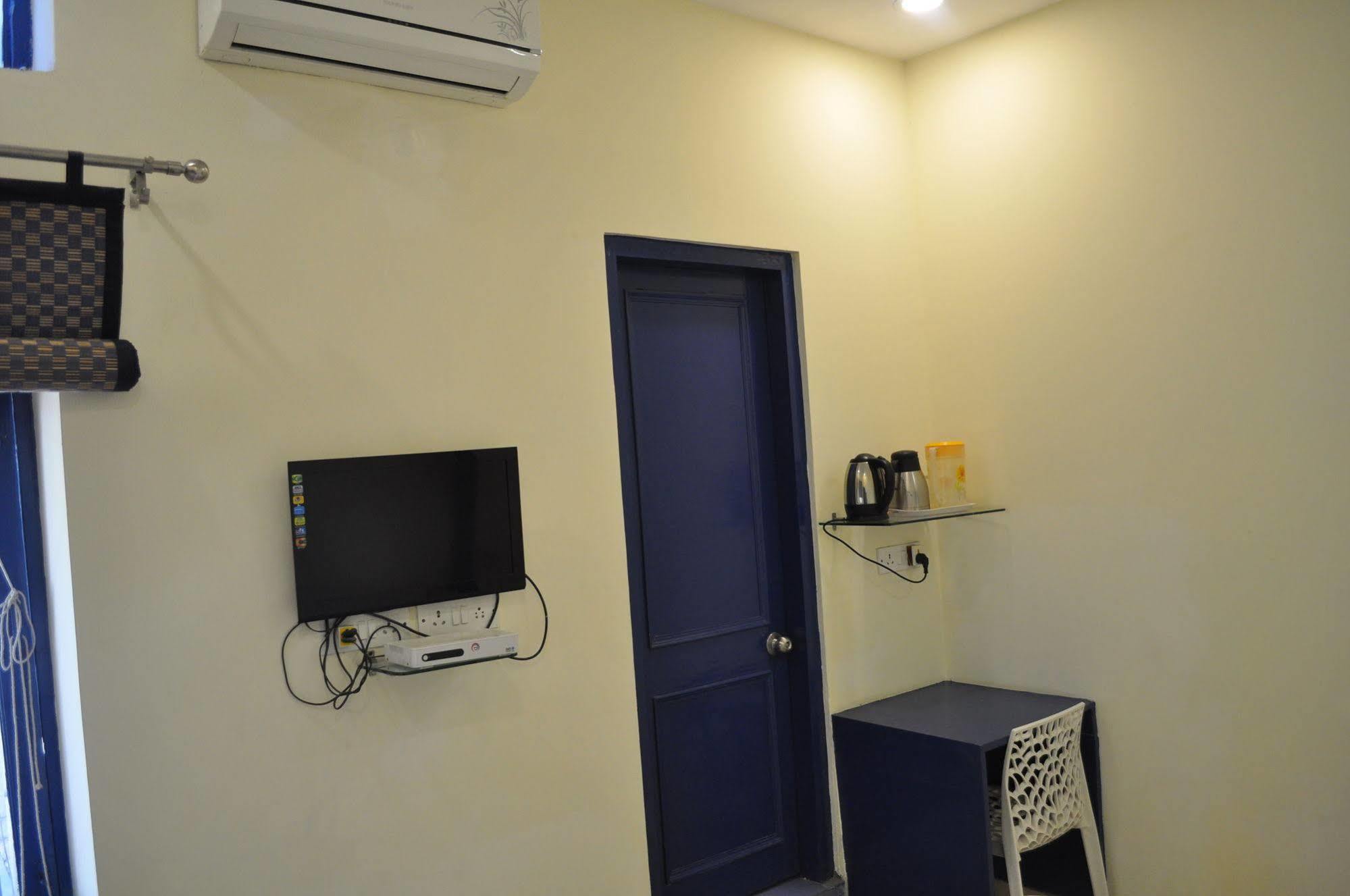 Hotel Kabli New Delhi Exterior photo
