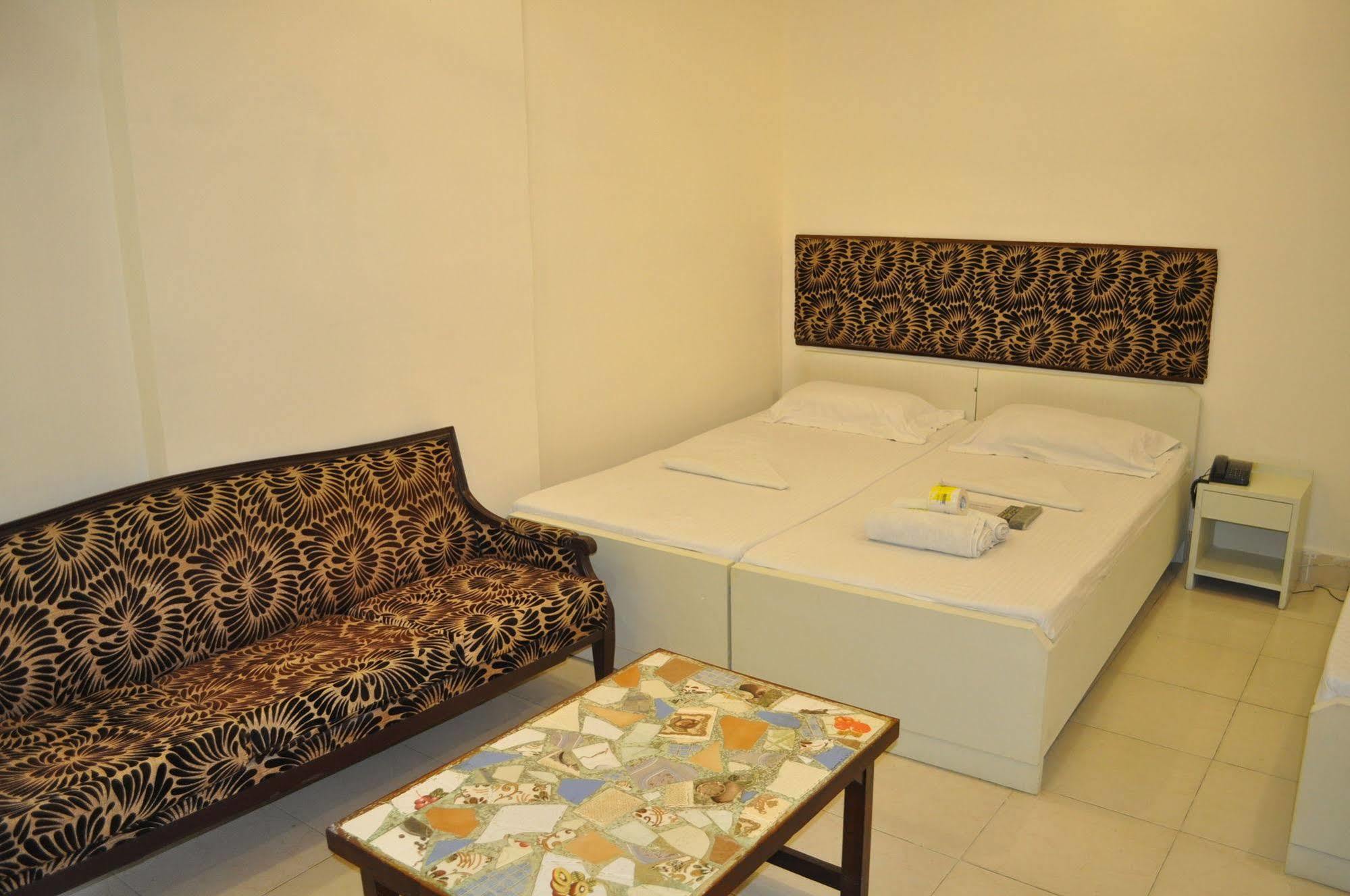 Hotel Kabli New Delhi Exterior photo
